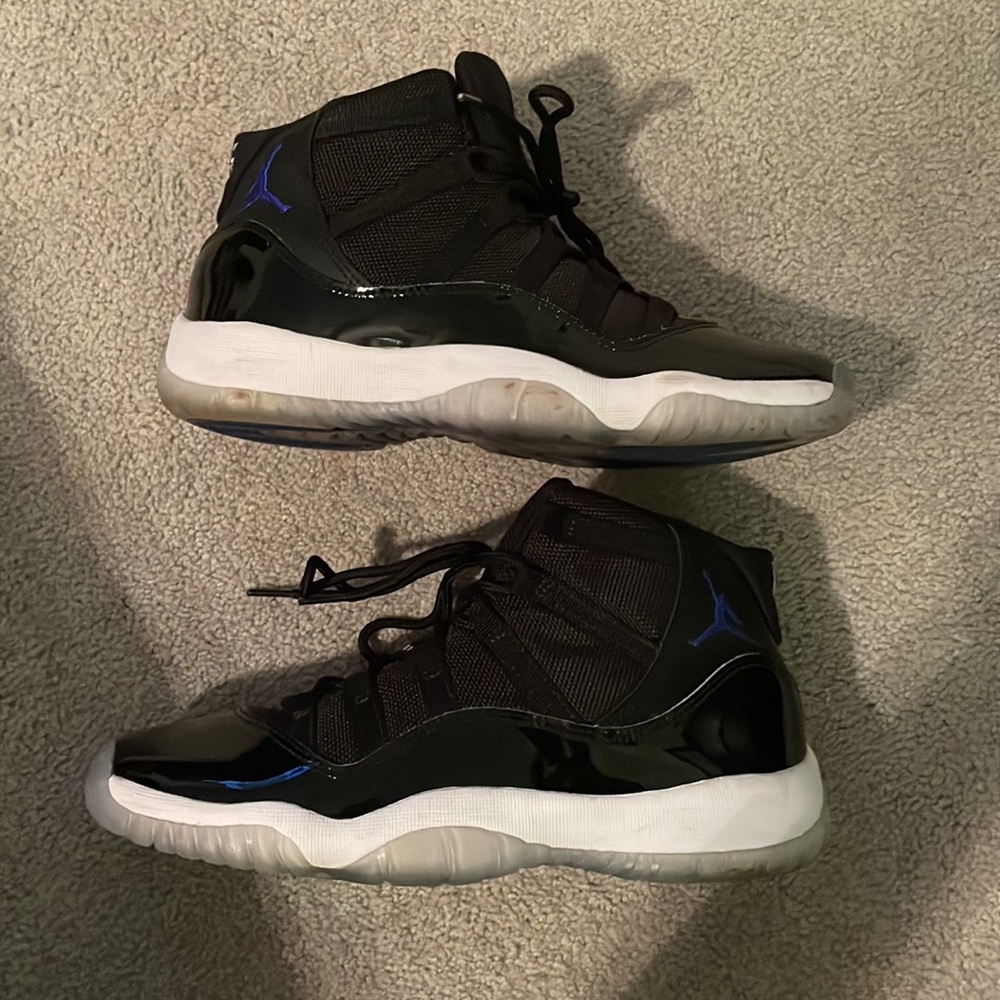 Air Jordan 11 retro space jam